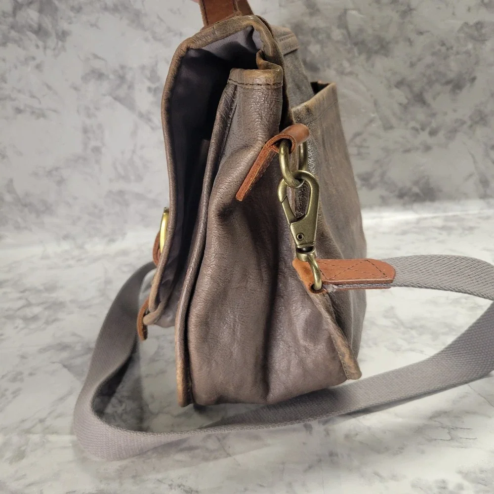 Fossil Brown Distressed Leather Messenger Bag Crossbody Satchel Turnlock Vintage